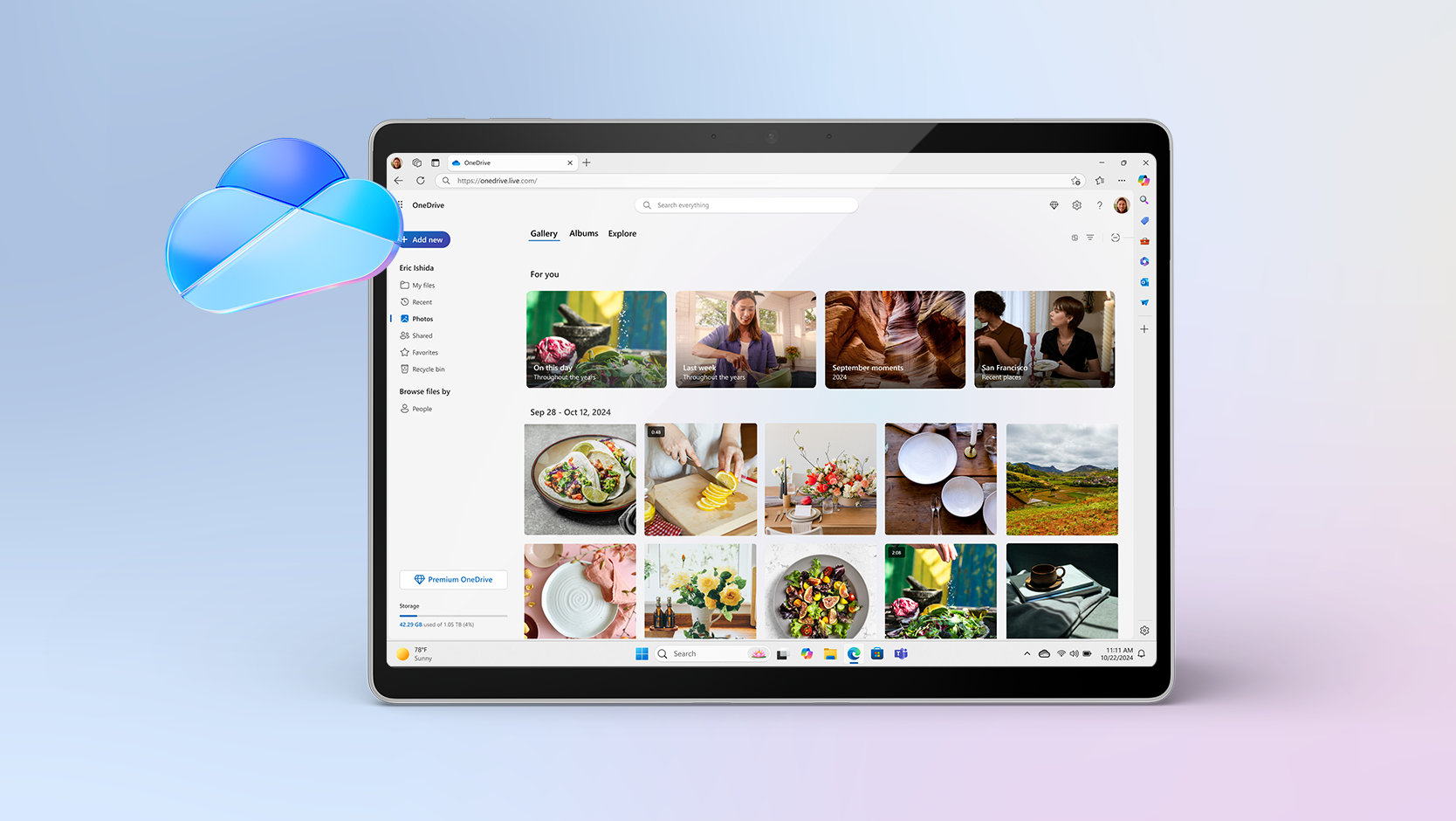 Tablet menampilkan OneDrive dengan galeri foto pribadi.