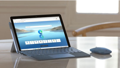 كمبيوتر Windows وشعارا Bing وMicrosoft Edge